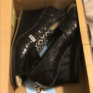 Black glitter sequin toms